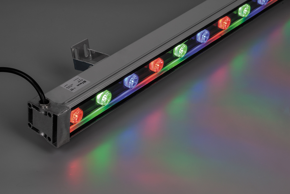 Светодиодный линейный прожектор SLL-889 18W RGB 